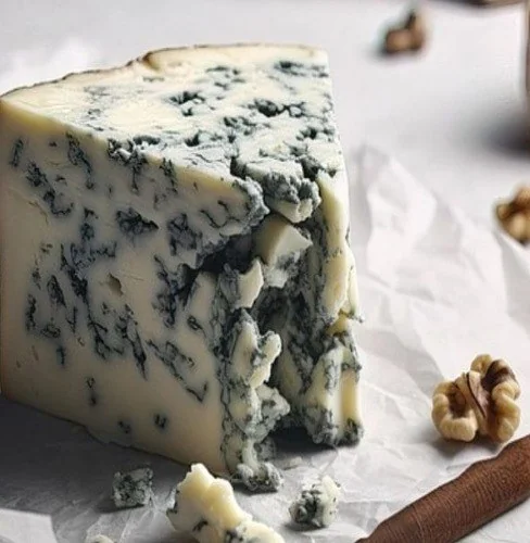 Горгонзола (Gorgonzola) — итальянский сыр с голубой плесенью